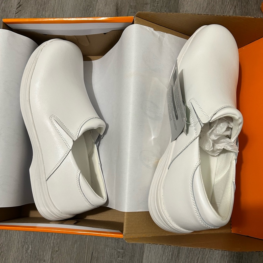 Genuine Grip Slip Resistant Footwear White 4705 Men's Size 13M